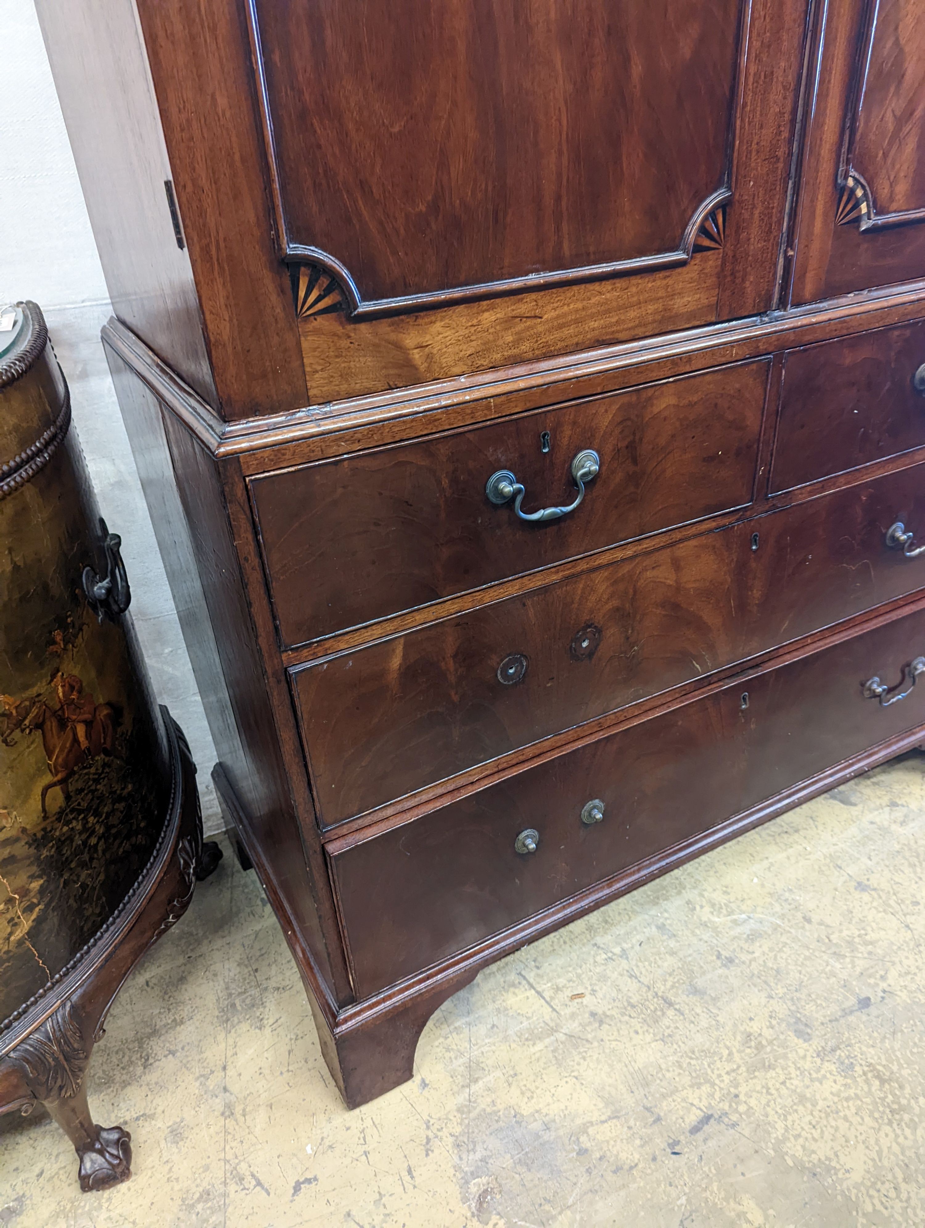 A George III mahogany linen press, width 124cm, depth 56cm, height 195cm